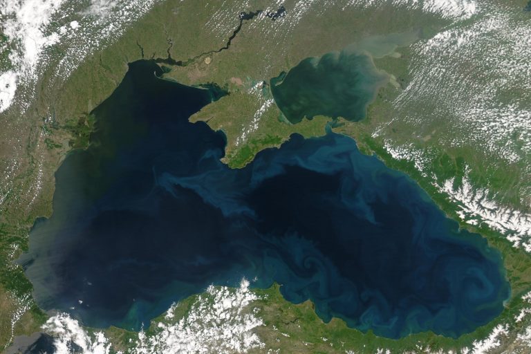 Shadow Fleet Tankers Pose Oil Spill Risk in Black Sea