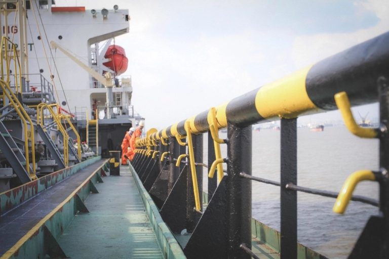 Russian Oil Flows Despite Sanctions via Aging Tankers