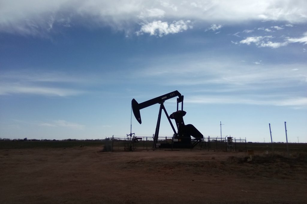 Iran talks collapse would tighten global oil supply, economists warn