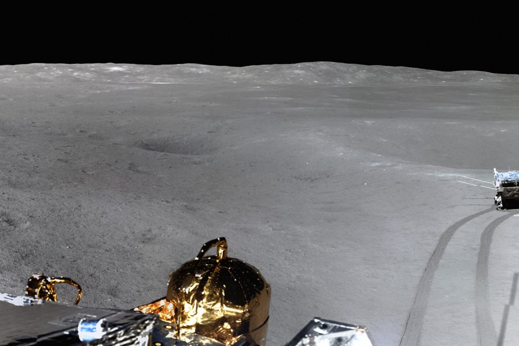 China Targets Reusable Rockets and Crewed Moon Landing by 2030