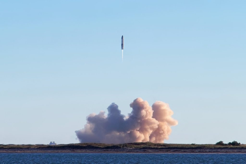 SpaceX, Blue Origin Face Artemis Program Implications