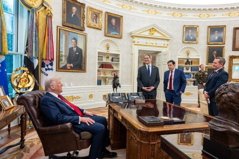 Trump Aides Rubio, Waltz, Bessent Key to Russia Oil Tariff Plan