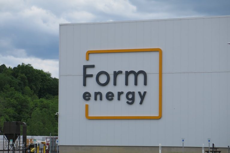 Former Tesla Exec Leads Form Energy’s Iron-Air Battery Quest