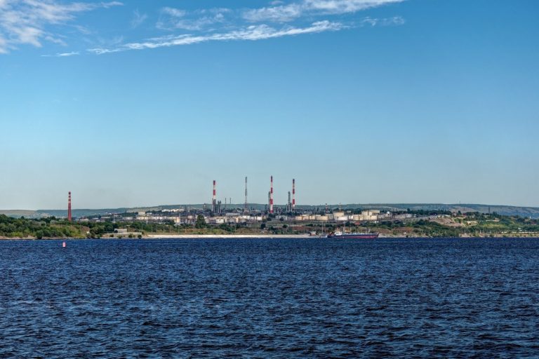 How Heavy Tariffs on Russian Oil Would Impact Global Energy Markets