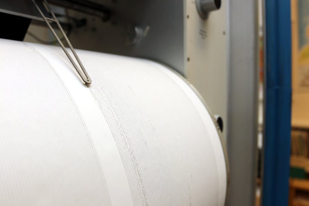 Magnitude 5.2 quake shakes remote Mid-Atlantic Ridge