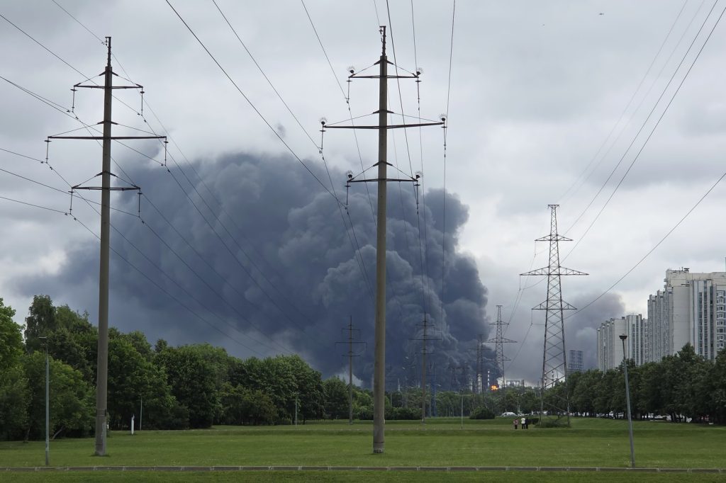 Russias Oil Revenue Drops as Refinery Strikes Hit Economy