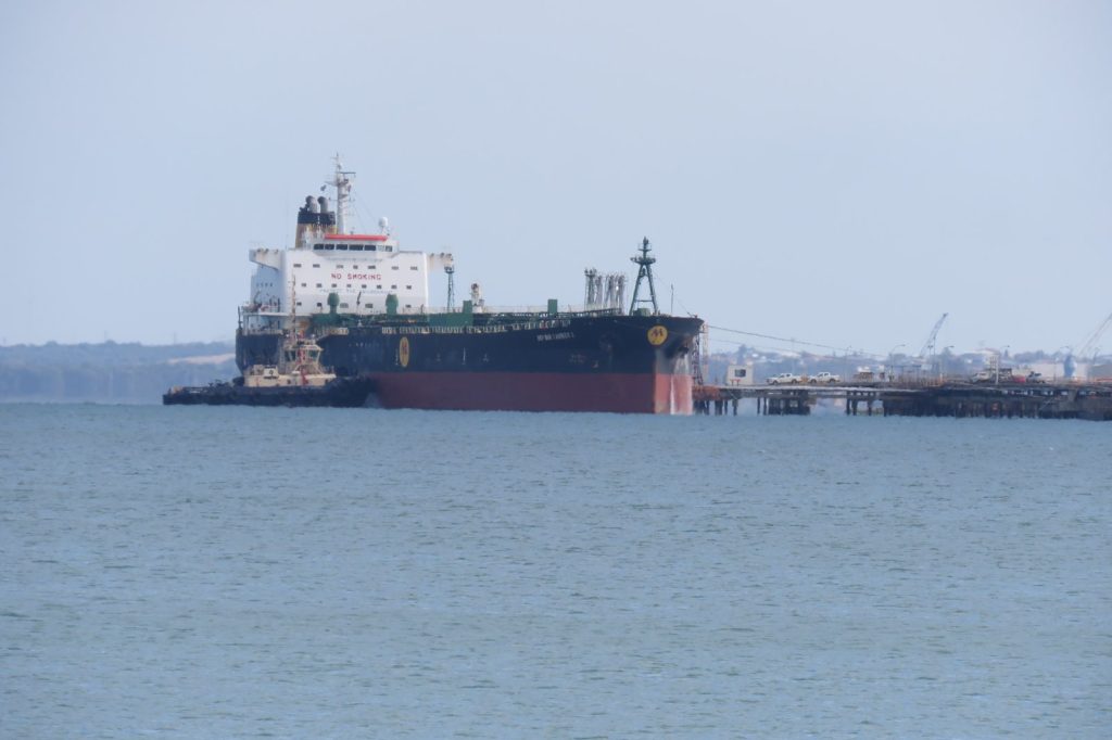 Oil Output, Reserves, and Key Chokepoints Face Global Risk