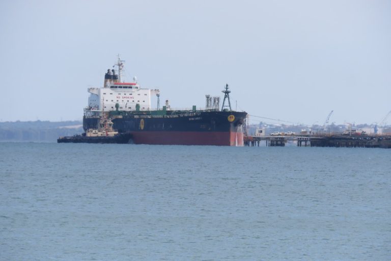 Oil Output, Reserves, and Key Chokepoints Face Global Risk