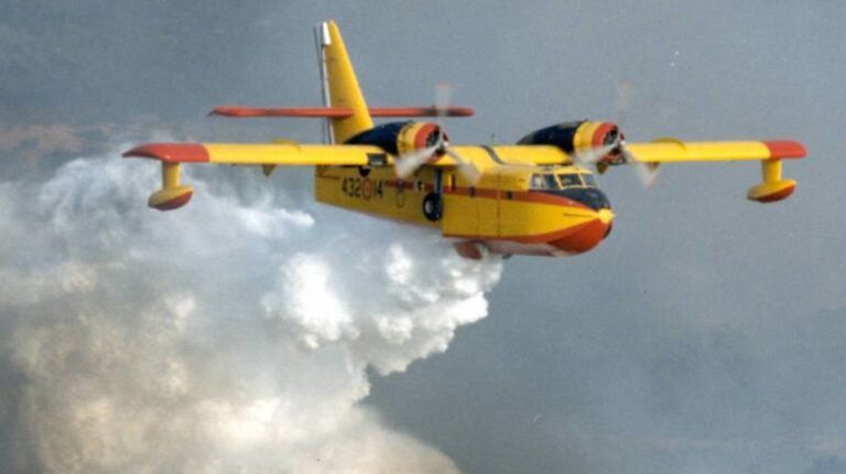 Canadair CL-415 ‘Super Scooper’ battles wildfires across Europe