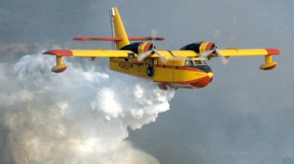 Canadair Super Scooper Battles Wildfires Across