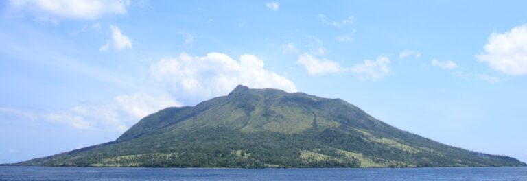 Indonesian Ruang Volcano Eruption Forces Hundreds to Evacuate