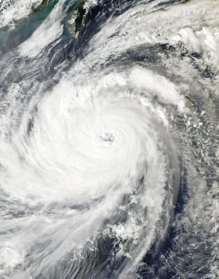 Typhoon Fung-wong Hits Philippines, Killing Two, Displacing Thousands
