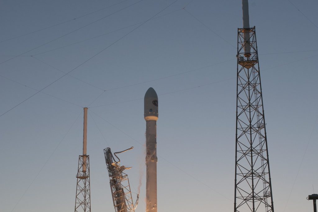 SpaceXs 2015 DSCOVR Launch Enables Lunar Impact 7 Years Later