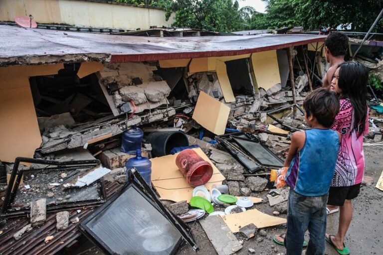 Philippines Earthquake Kills 37, Survivor Recalls Home Swaying