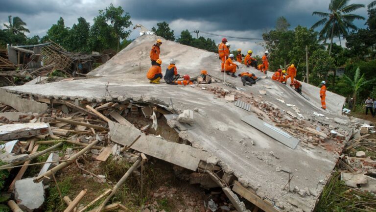 Shallow 5.2 Quake Near Trenggalek, Indonesia, Carries Message on Seismic Risks