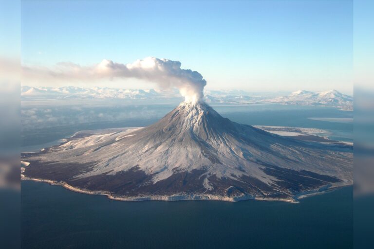 Krasheninnikov Volcano Erupts After 600-Year Silence