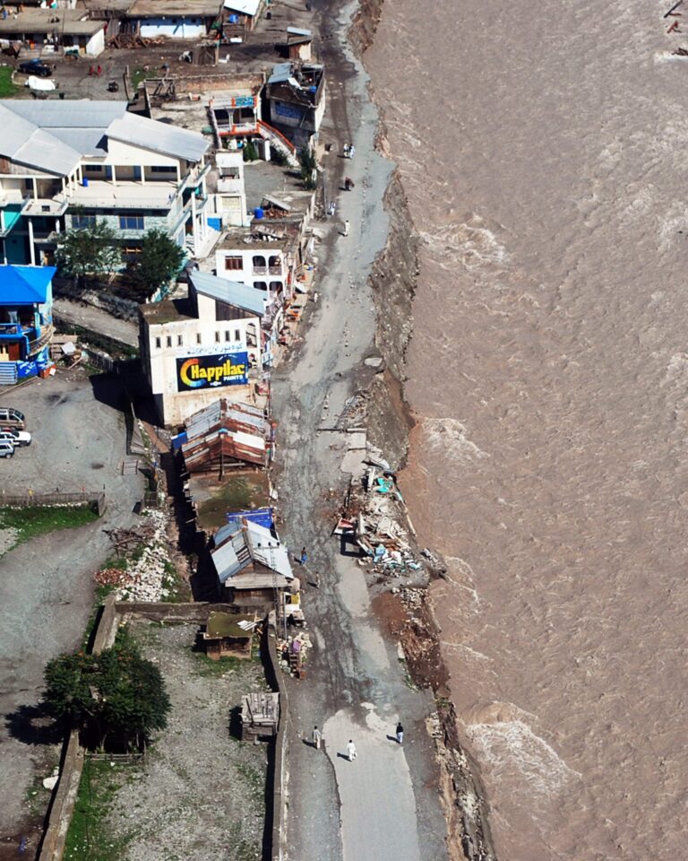 Pakistan Floods Kill 1,000, Displace 1.8 Million