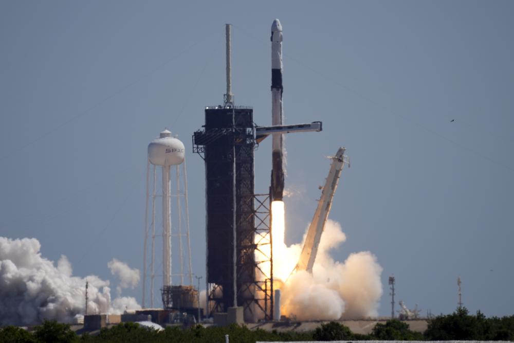 SpaceX launches 3 visitors to the space station for $55M each