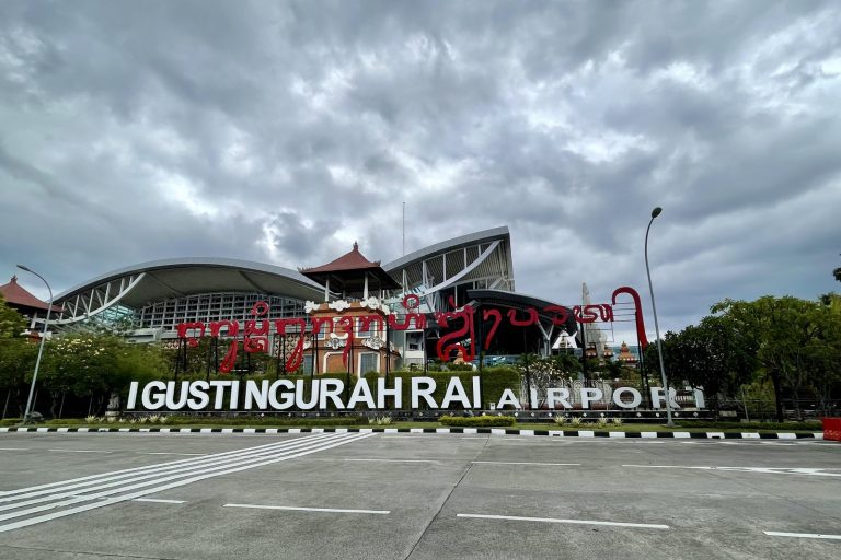 Indonesia Volcano Eruption Cancels Hundreds of Bali Flights