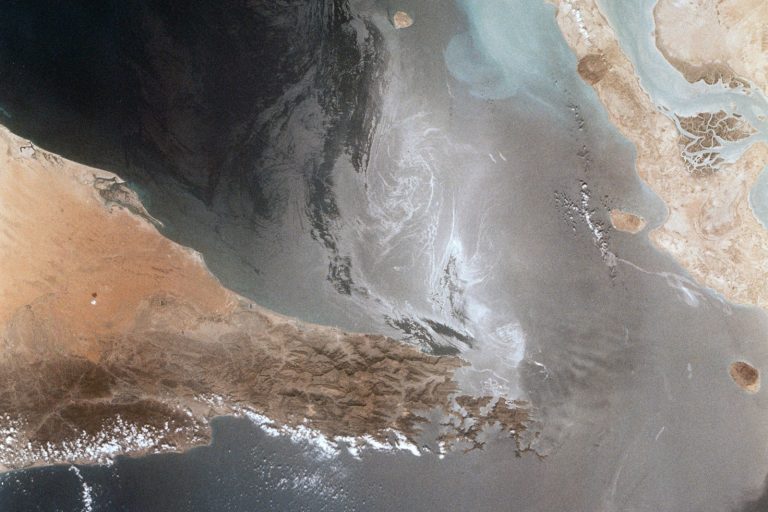 US and Iran Meet in New York as Strait of Hormuz Stays Shut