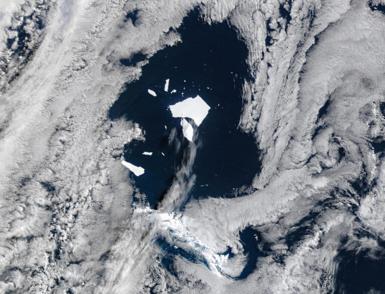 World’s Largest Iceberg A23a Drifts North