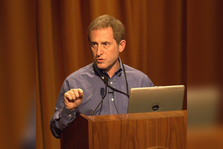 Alan Stern Leads New Horizons to Interstellar Space
