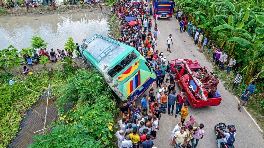 Bangladesh Bus Crash Kills Raises Safety