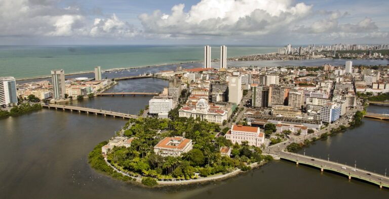 Recife Apartment Collapse Kills 14, 6 Missing