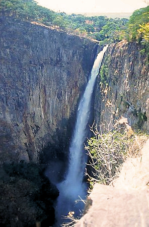 Ancient 476,000-year-old wooden structure discovered in Zambia’s Kalambo Falls