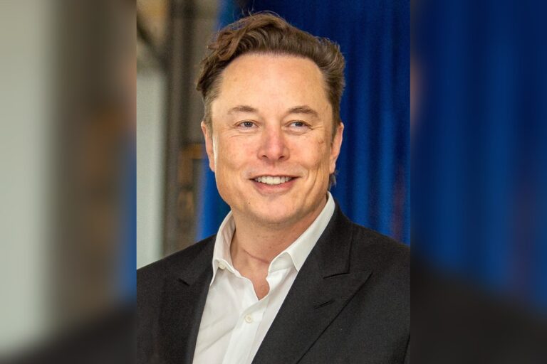Elon Musk and Jeff Bezos: A Rivalry in Space Commerce
