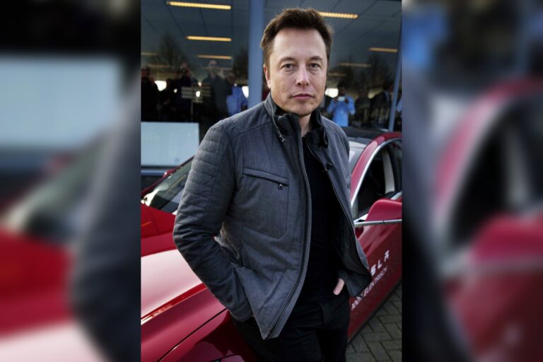 SpaceX, Amazon Worth $4.5 Trillion Clash Over Satellite Internet