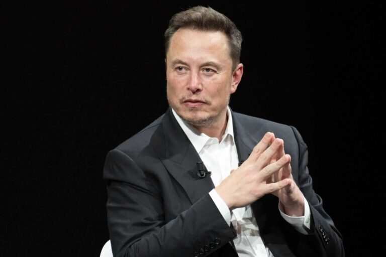 Elon Musk and Jeff Bezos’ space rivalry fuels NASA’s lunar ambitions