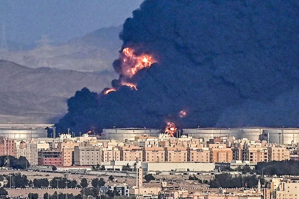 Houthi Attacks Cut Saudi Oil Lifeline