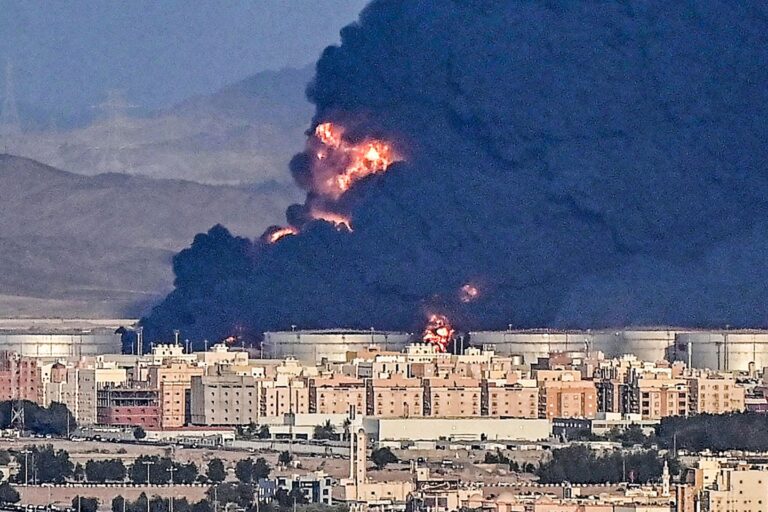 Houthi Attacks Cut Saudi Oil Lifeline, Strain MBS Economic Vision