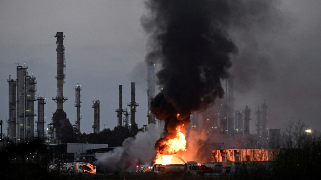 Iran Refinery Blast Kills One Injures