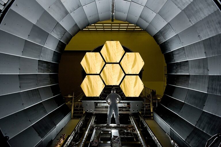 JWST Captures Unprecedented Image of Galaxy Cluster SMACS 0723