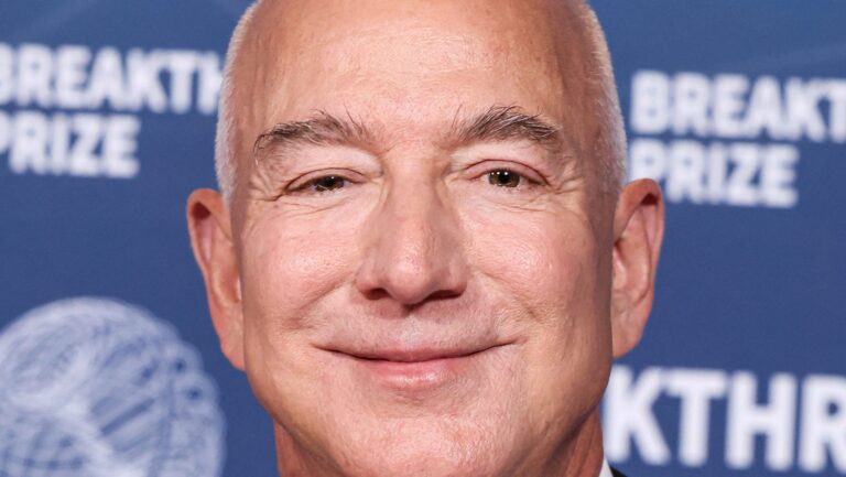 Bezos-Musk Rivalry: From E-Commerce to Space Over 20 Years