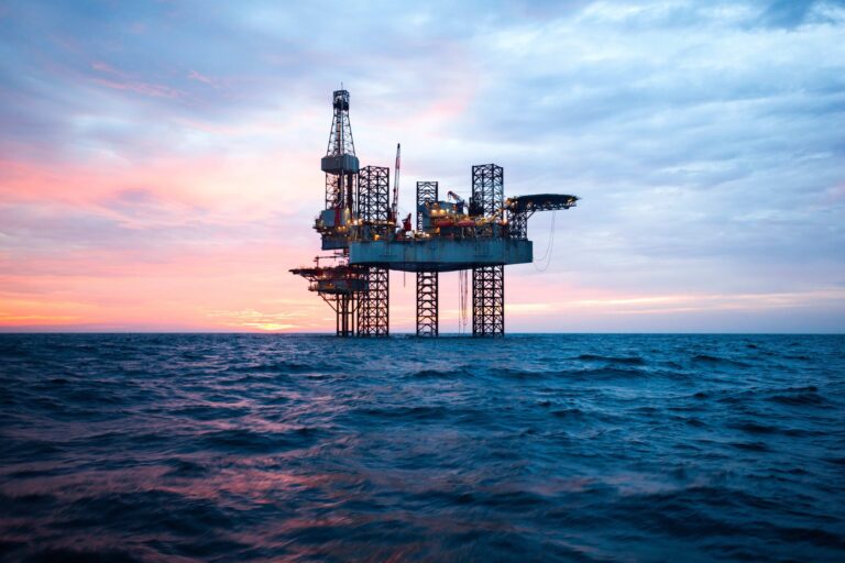 How Tariffs on Russian Oil Would Work: Mechanisms and Global Impact