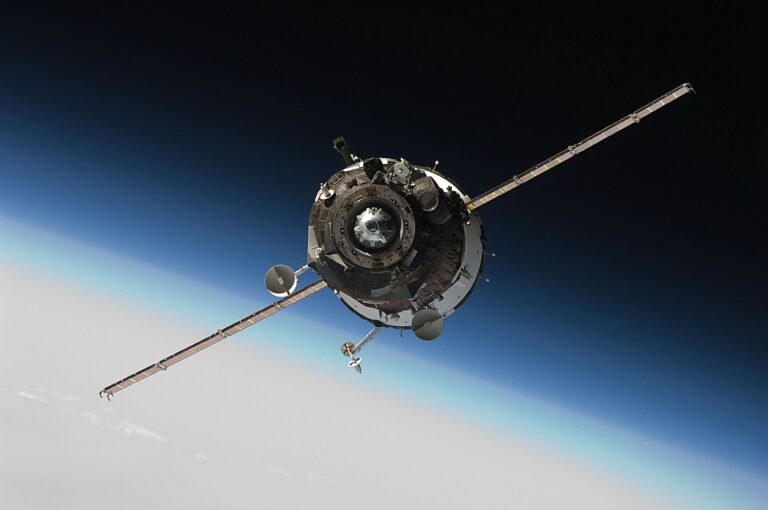 USC study quantifies aluminum oxide pollution from satellite reentries