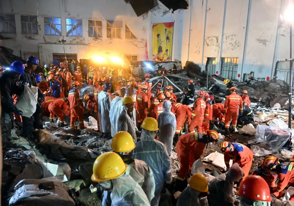 School Roof Collapse Kills China Qiqihar