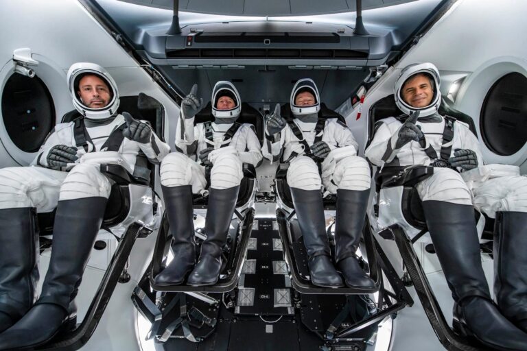 SpaceX Launches 3 Private Visitors to ISS for $55M Each