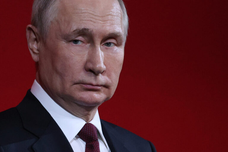 U.S. weighs $50B-$100B tariff strike on Russian oil