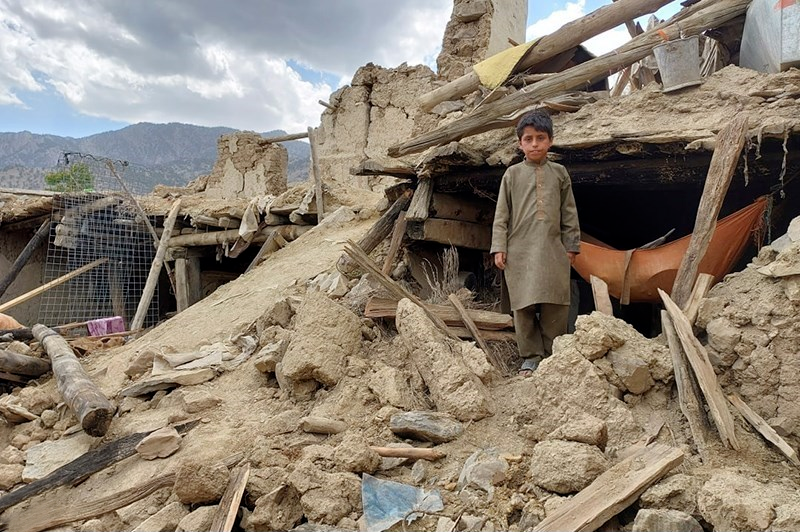 Deep Quake Residents Outdoors Afghanistan