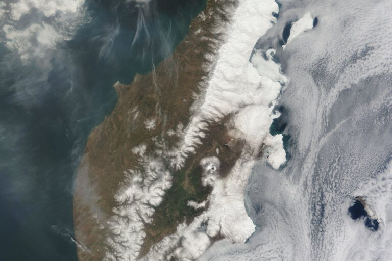 Magnitude 6.9 earthquake strikes Kamchatka Peninsula, no tsunami threat