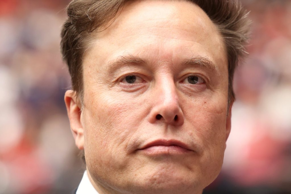 Musk Disputes NASA's 22-Launch Estimate for Artemis IV Moon Landing