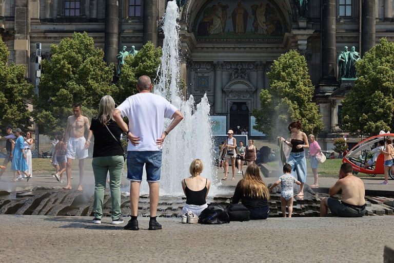 Europe heatwave kills 1,300+; nations seek solutions