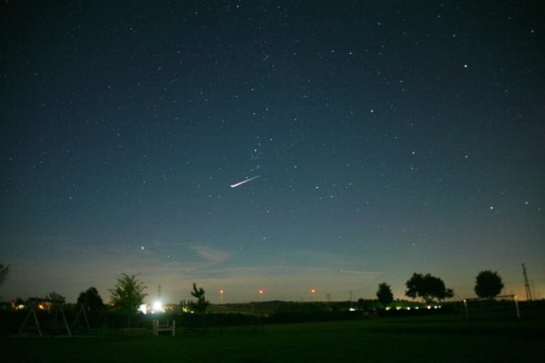 Satellite Light Pollution Threatens High-End Astronomy Gear Demand