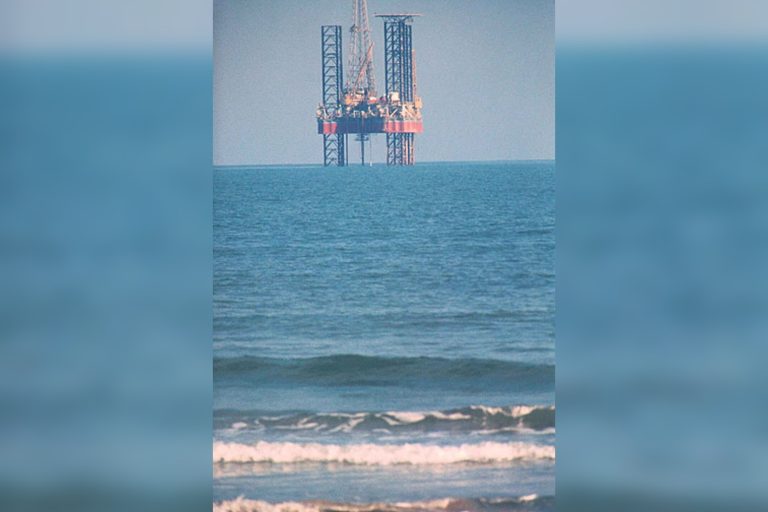 US Oil Production and Its Role in Mitigating Tariff Impacts